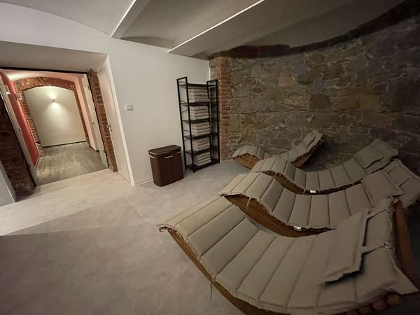Strefa relaksu sauny w hotelu Waldhaus